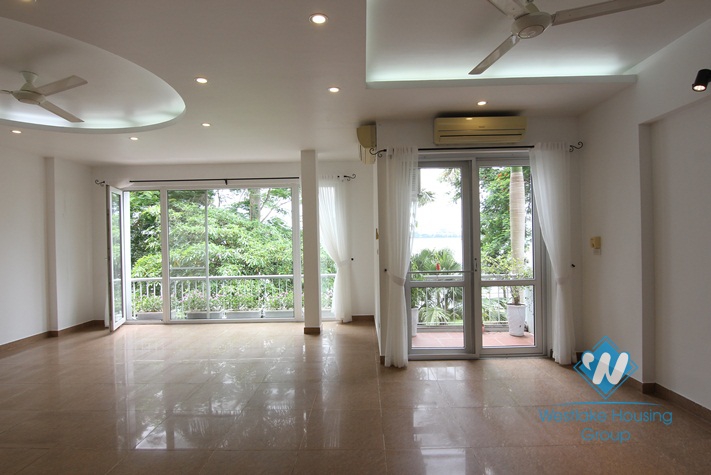 Lakeside house for rent in Tay Ho with amazing lake view 